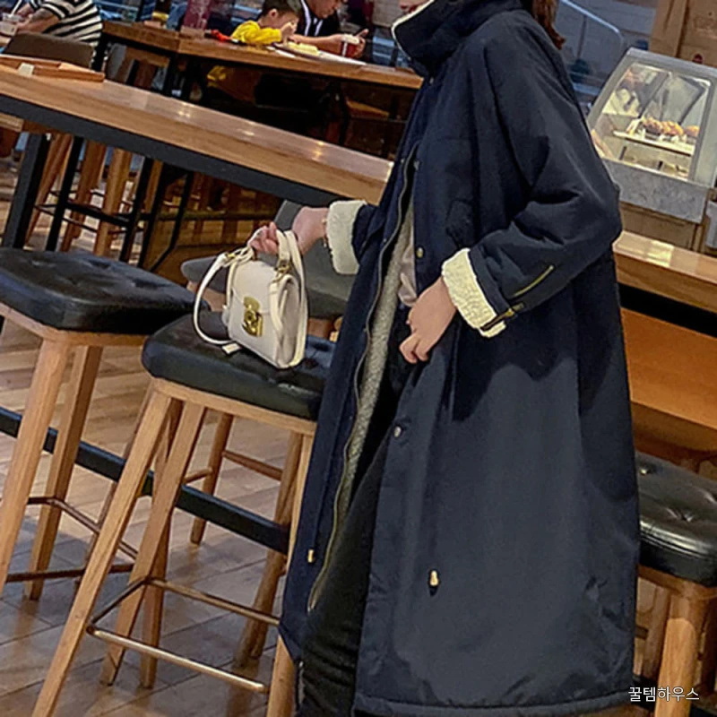 캐주얼 여성 롱 점퍼 심플 하이넥 스트링 야상 자켓 양털 안감 트임 멋스러운 데일리 아우터 상세 이미지 4
