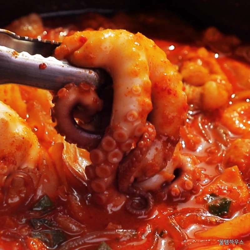 푸짐한 통낙지 낙곱새 1300g (2-3인분) 한우소곱창 소고기 포함 상세 이미지 2
