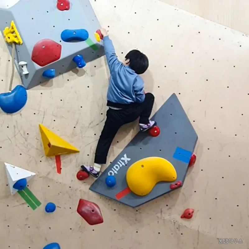 양천 목동 키즈클라이밍 6세 7세 8세 대근육 소근육 발달 성장판자극 어린이 실내 운동 상세 이미지 3